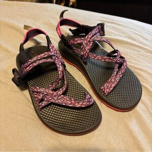 Chaco Kids Sandals - pink and purple floral print ZX1 ecotread size 3